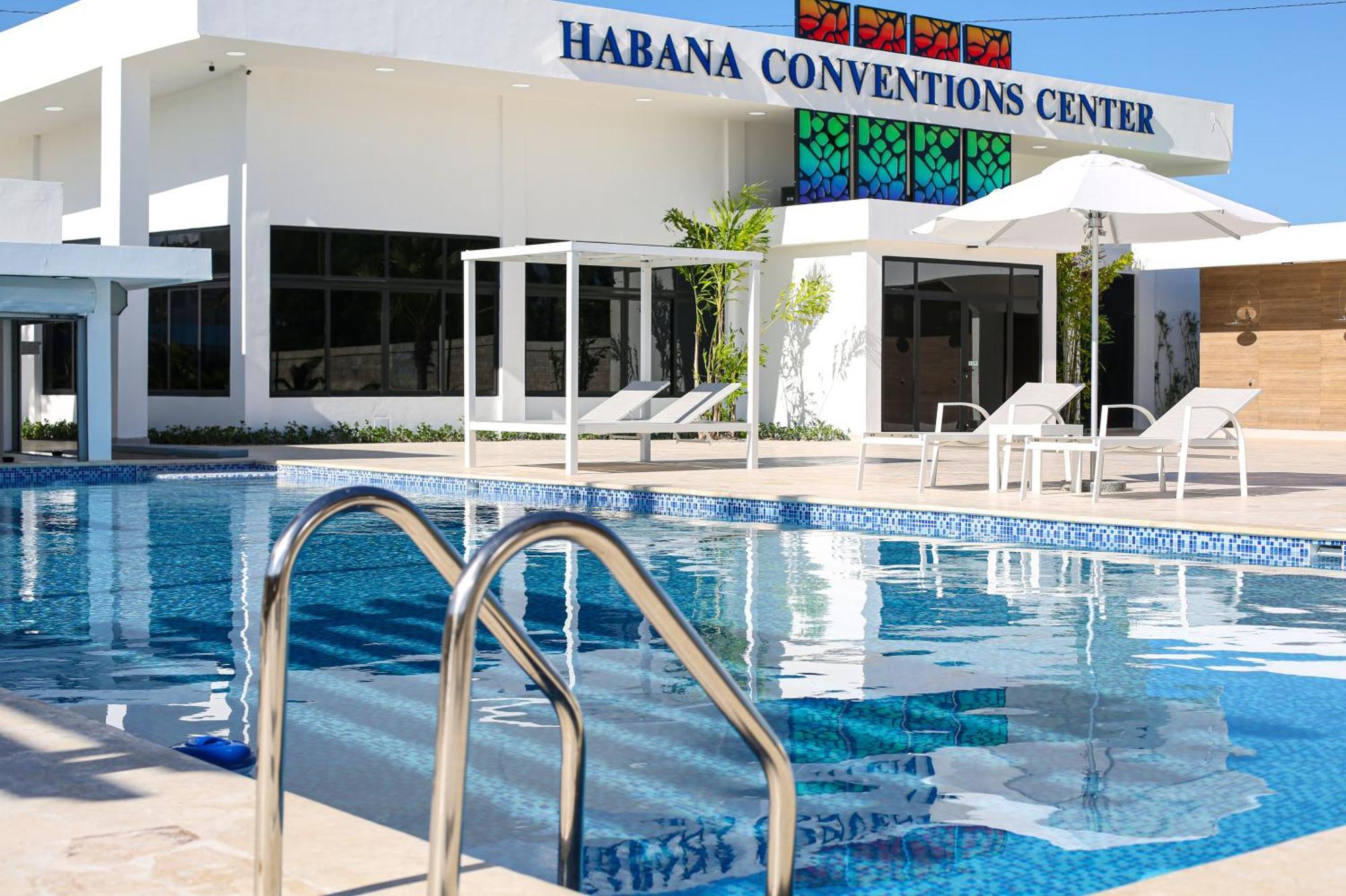 Habana Hotel Y Restaurante Higuey Bagian luar foto